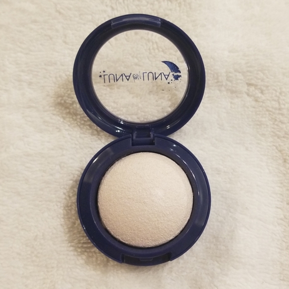 Luna by Luna Baked Highlighter in Crescent - Picture 4 of 4